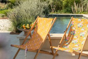 Pourquoi opter pour une chilienne en bois pour vos moments de détente